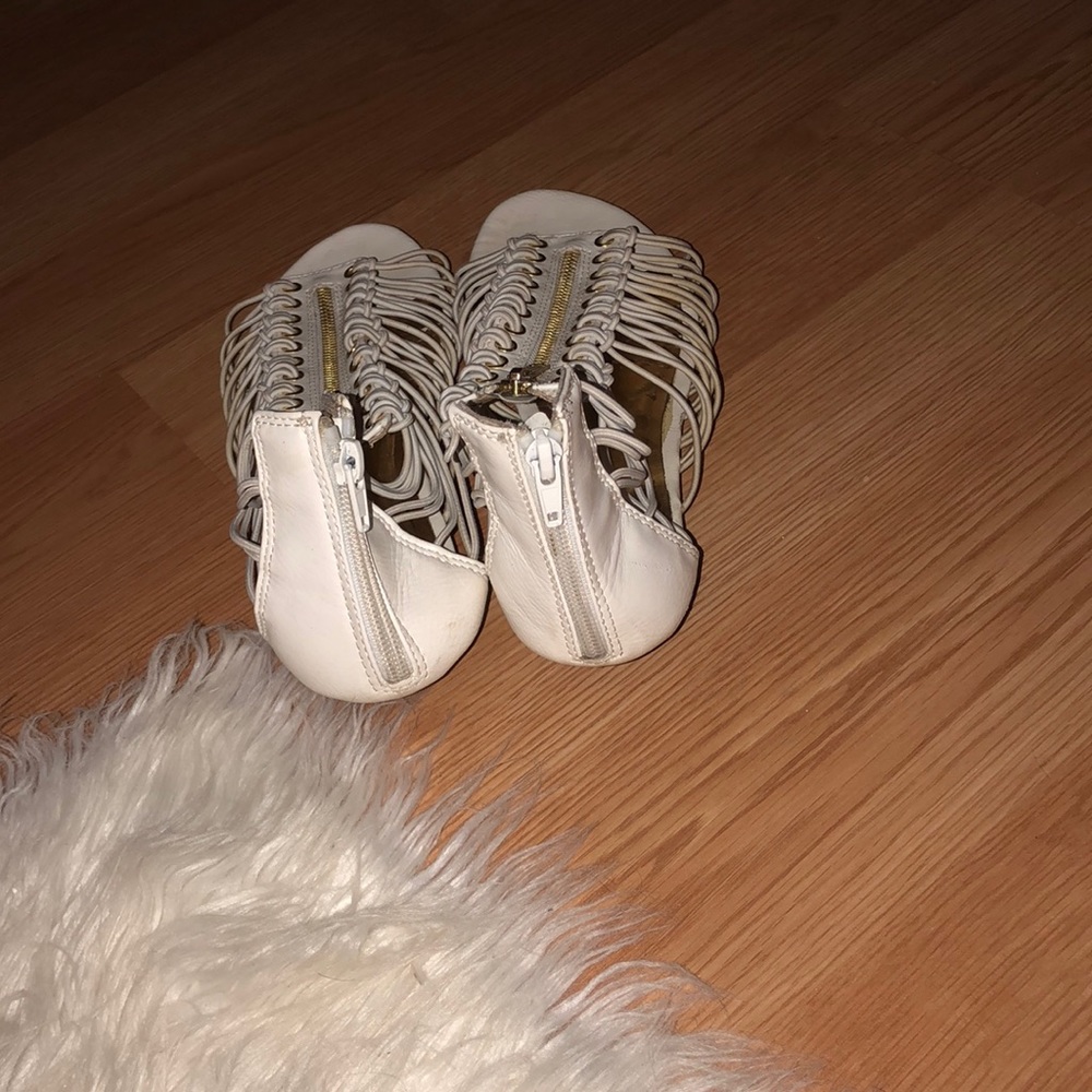 Women’s white and gold sandals. - Picture 3 of 5
